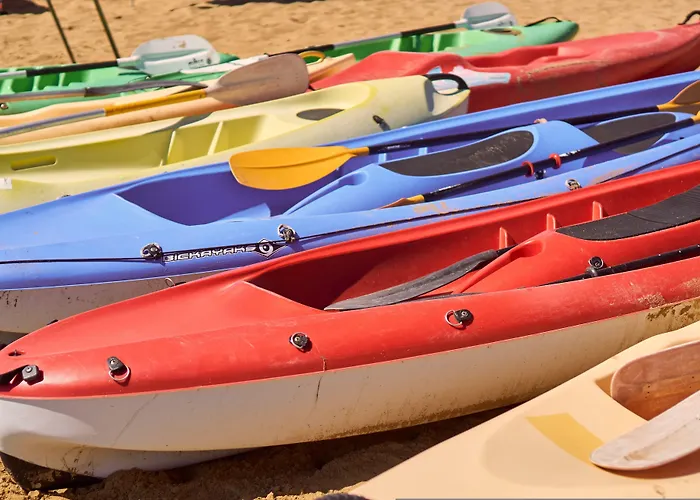 In A Complex With 3 Swimming Pools Daire